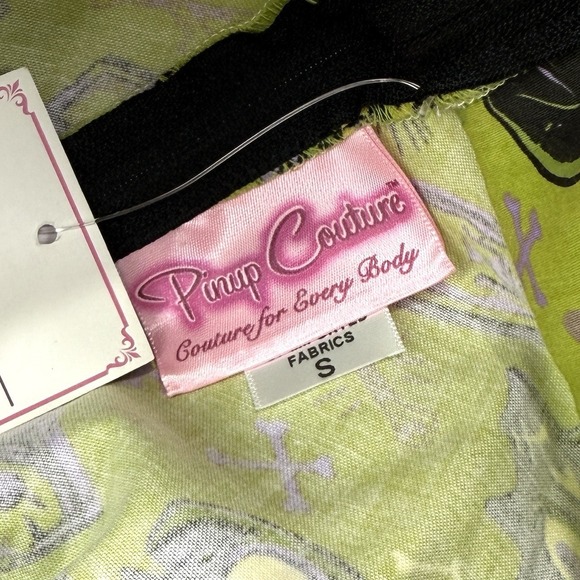 Pinup Couture Skirt Womens S Skulls Cross Bones NWT Skater Retro Goth Artsy - Picture 2 of 10